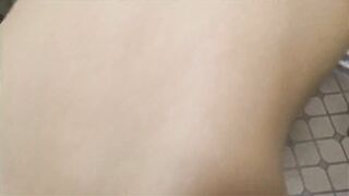 波哥盛世大厦和刚下班的银行小白领在洗手间一边和王经理打电话一边开草高清无水印