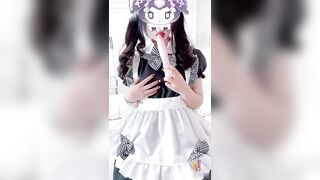 超萌极品可爱网红美少女【小晗喵】猫耳女仆让我来品尝主人的肉棒吧~ 幻想主人肉棒入侵，AV棒蹂躏嫩穴