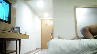 【酒店约炮小少妇】夏日午后，良家偷情，从单位提前请假，小姐姐跟情人激情舌吻，鸳鸯浴，啪啪后入无套激情无限
