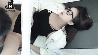 【猫爪影像】俏丽女神-倪哇哇【淫邪妇科诊所】检查竟被医生肉棒内诊，麻豆出品【MMZ-054】