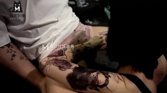 【猫爪影像】清纯女神-寻小小【强欲刺青师】外表清纯内心放荡激情，麻豆出品【MMZ-039】