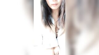 【老实的女人】颜值区女神下海，明星脸魔鬼身材，超清专业直播设备，一对大白兔吸睛指数高，露乳跳蛋玩得开(1)