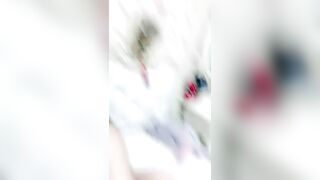 【萝莉系新人18萌妹】双马尾活力美少女，全裸诱惑揉捏贫乳，叫起来很好听，粉嫩多毛小穴，近距离掰开特写